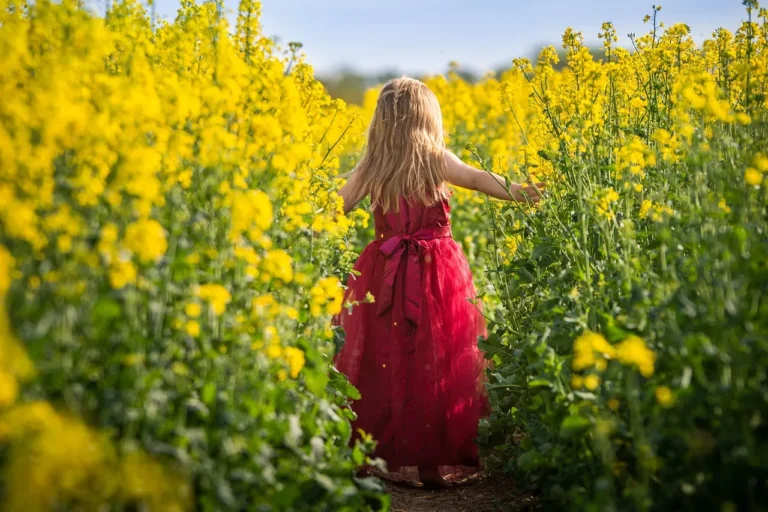 Girl_In_Flowers_kidzoot