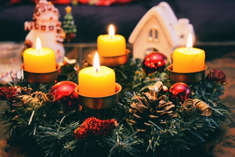 Christmas decorating image by pixabay